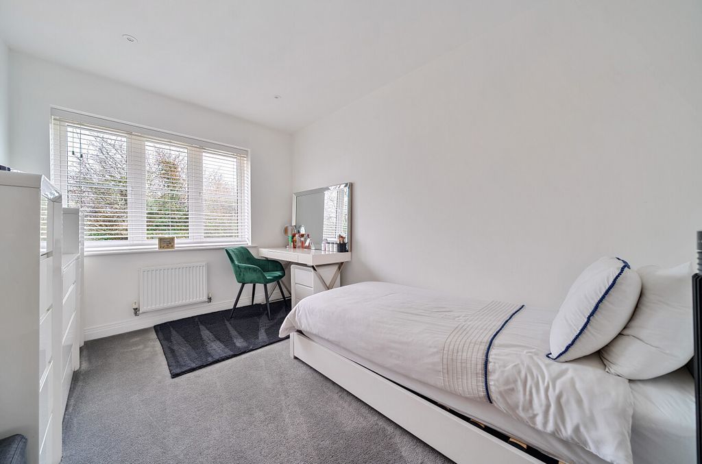 Additional image 19 of 5 bed detached house for saleDowles Barn Close, Barkham, Wokingham RG41