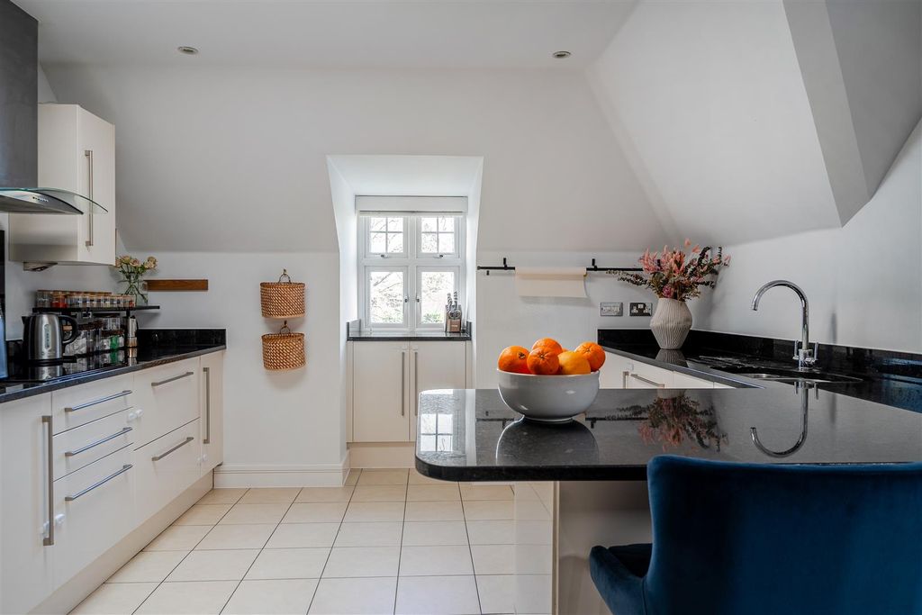 Additional image 6 of 2 bed flat for saleLanden House, Rectory Road Wokingham, Berkshire RG40
