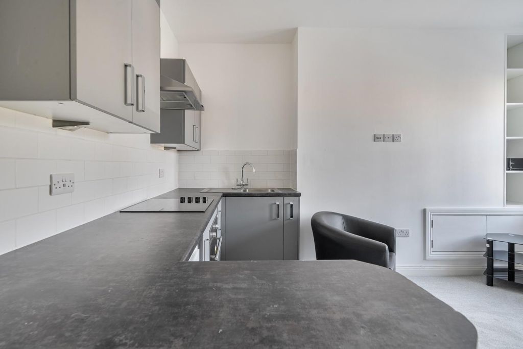 Additional image 8 of 2 bed flat for saleCopnor Road, Portsmouth PO3