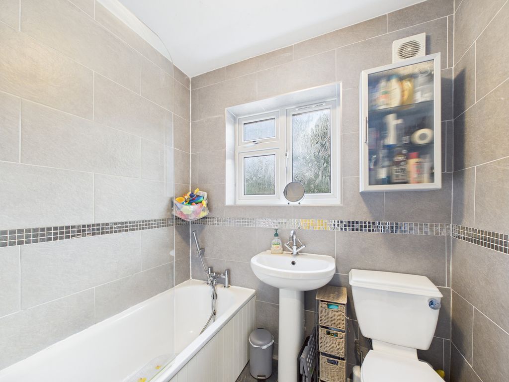 Additional image 14 of 2 bed flat for saleSeven Acres, Wickford SS11
