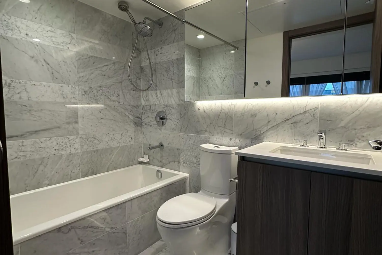 Additional image 4 of 19 Bathurst Street 1111