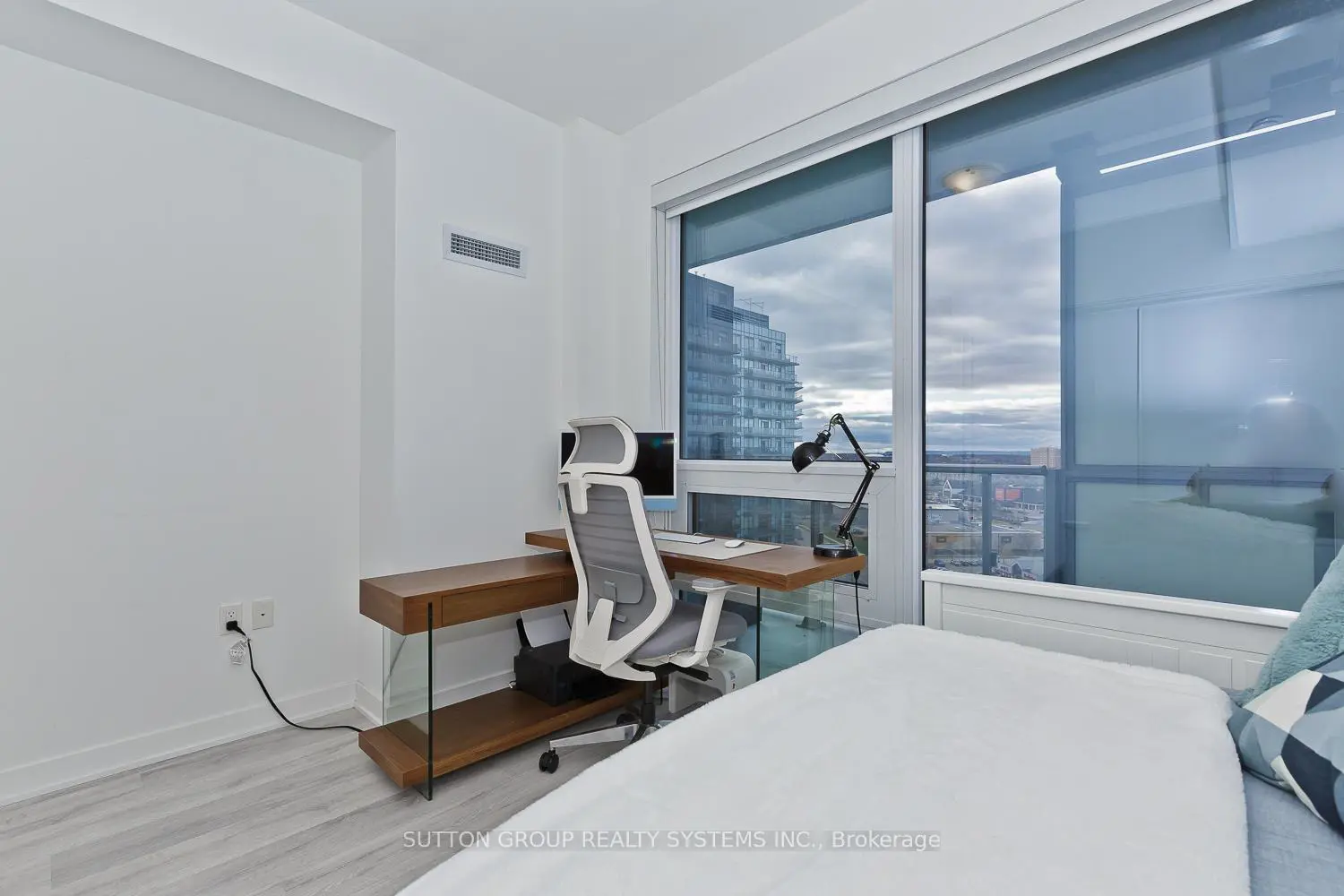 Additional image 12 of 4655 Metcalfe Avenue 1409