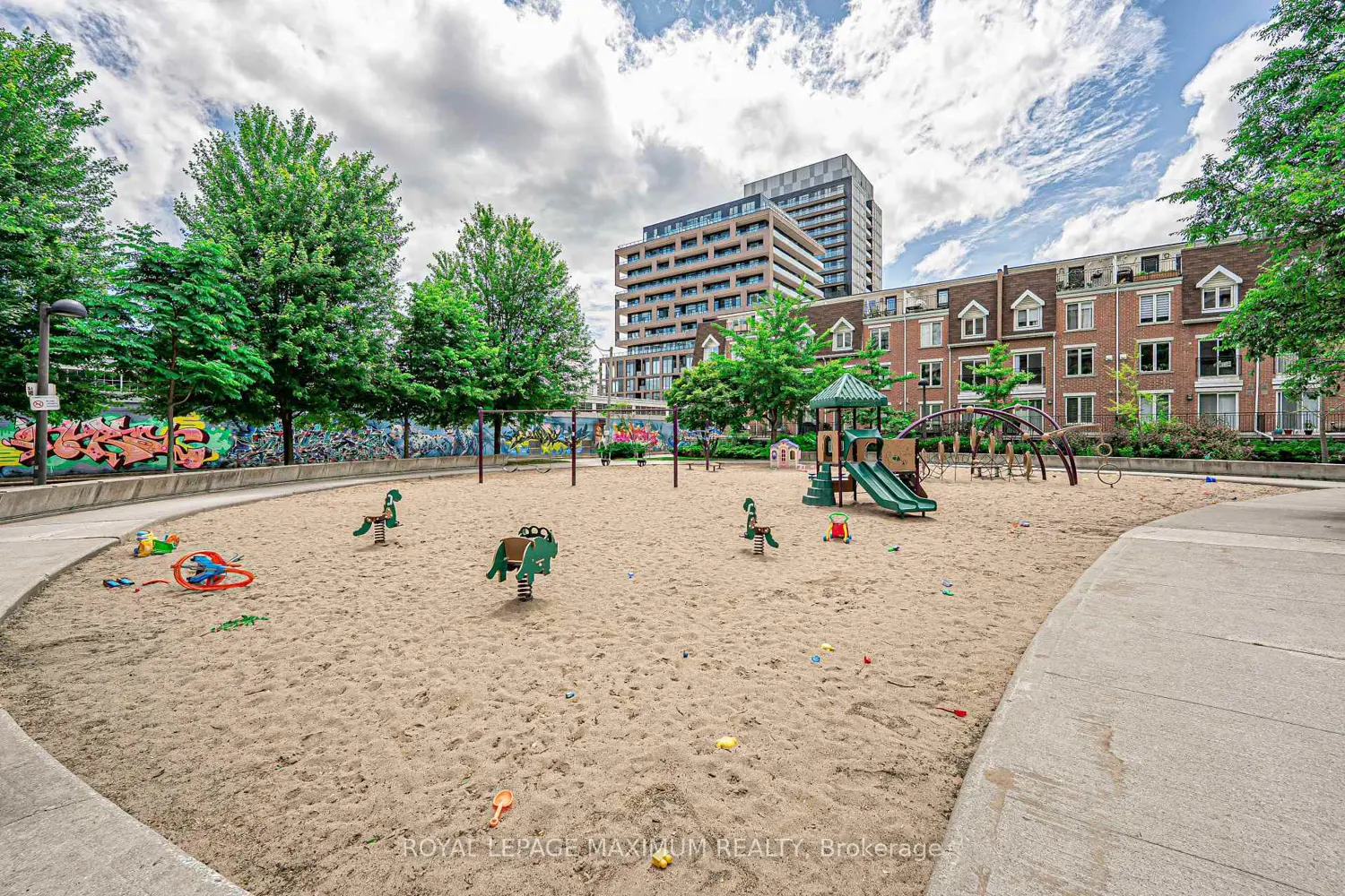 Additional image 20 of 38 Joe Shuster Way 617