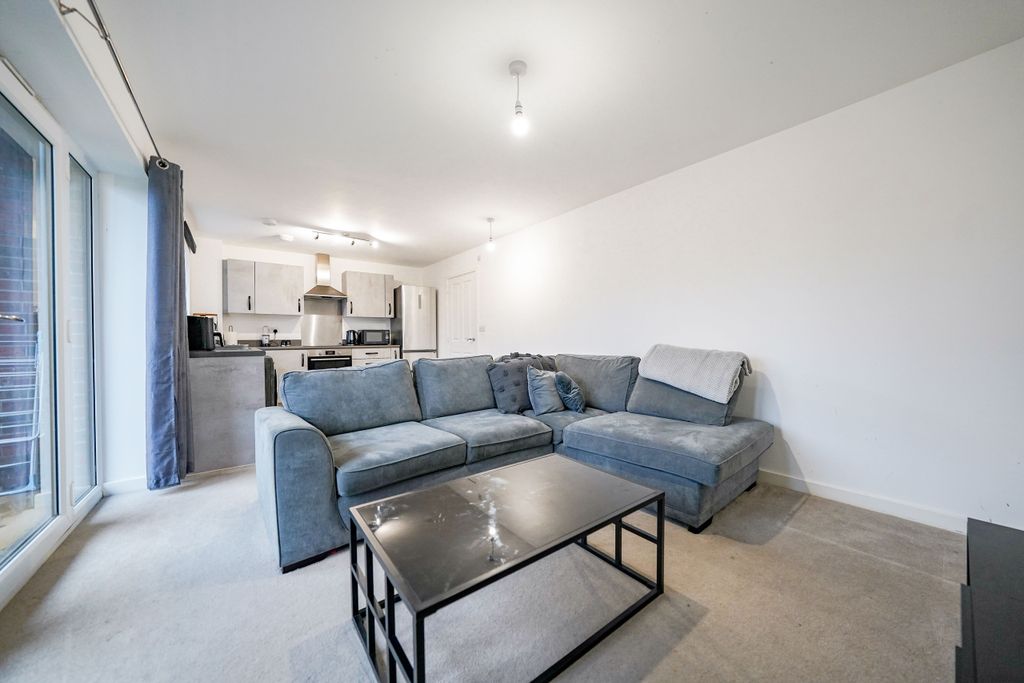 Additional image 4 of 2 bed flat for saleRound Meadow Road, Leicester LE4