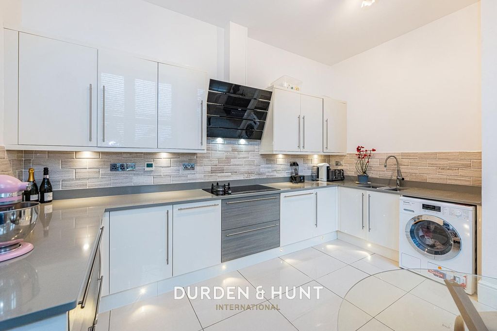 Additional image 6 of 3 bed flat for saleRegents Drive, Woodford Green IG8