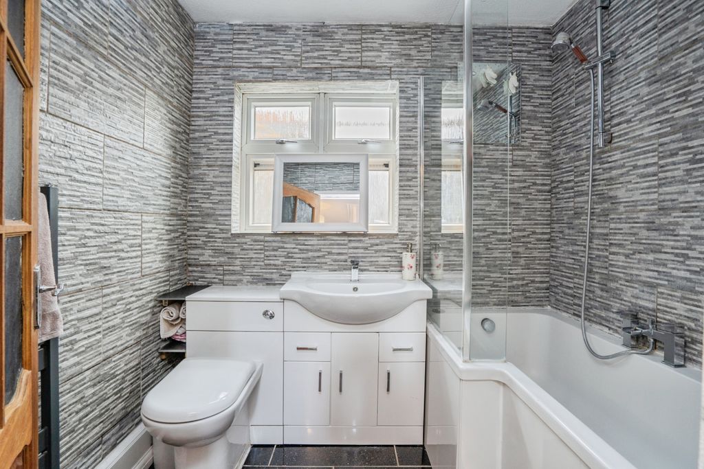 Additional image 11 of 4 bed semi-detached house for saleDeal Road, Portsmouth PO6