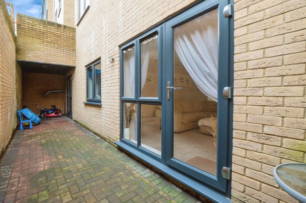 Additional image 10 of 2 bed flat for saleNorthlands Road, Southampton SO15