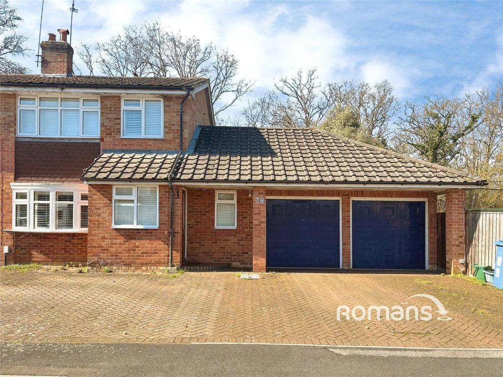 3 bed end terrace house for saleGreenleas Close, Yateley, Hampshire GU46