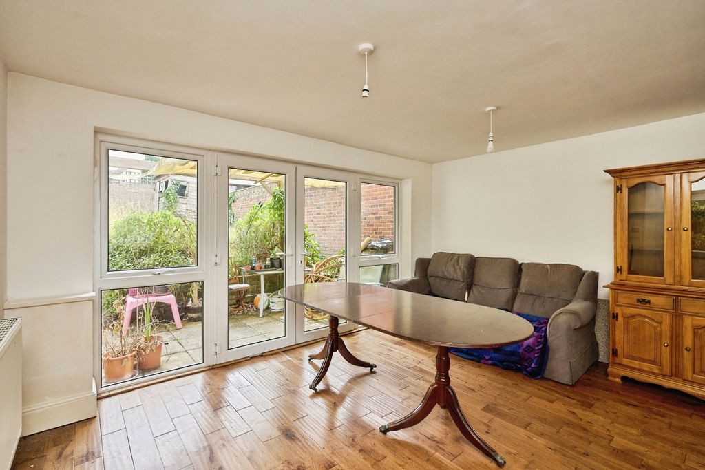 Additional image 5 of 6 bed semi-detached house for saleCastle Road, Newport, Isle Of Wight PO30