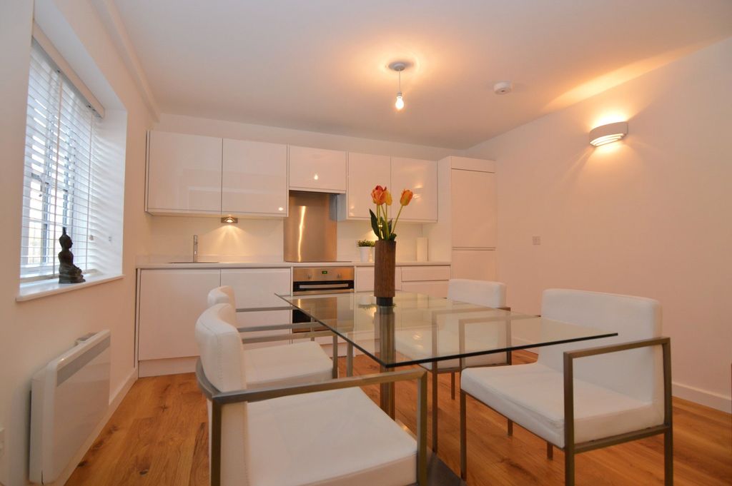 Additional image 4 of 13 bed detached house for salePeach Street, Wokingham, Berkshire RG40
