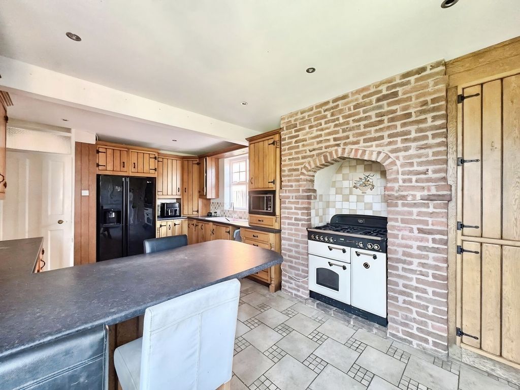 Additional image 10 of 4 bed detached house for saleLutterworth Road, Blaby, Leicester LE8
