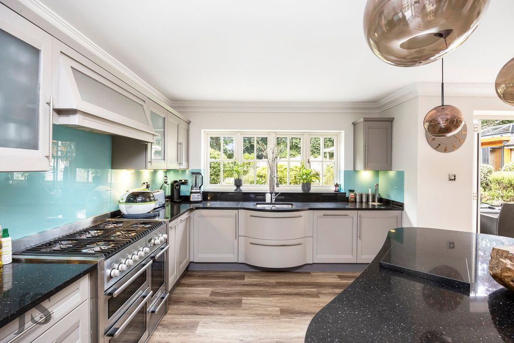 Additional image 7 of 5 bed detached house for saleFirst Avenue, Worthing, West Sussex BN14