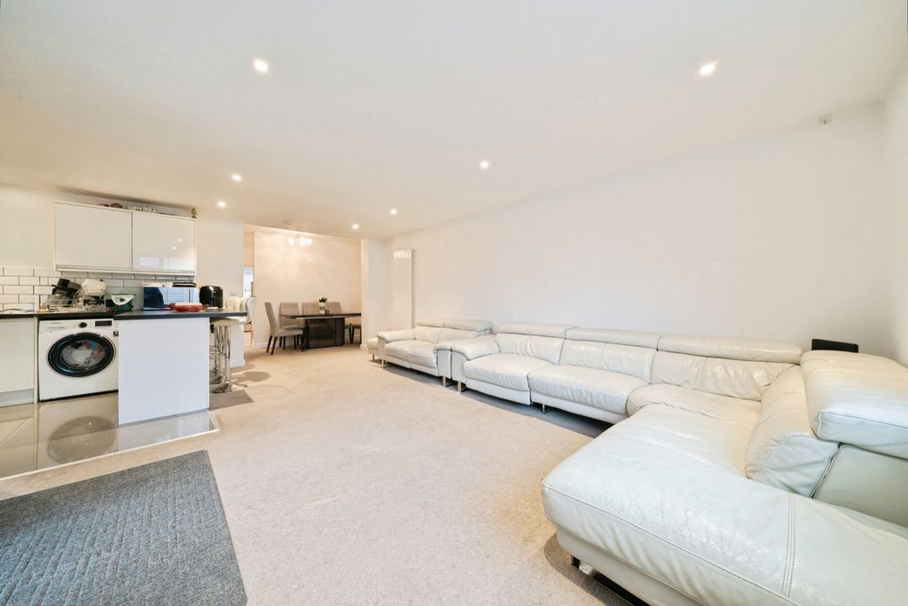 Additional image 7 of 2 bed maisonette for saleDenman Drive, Ashford TW15