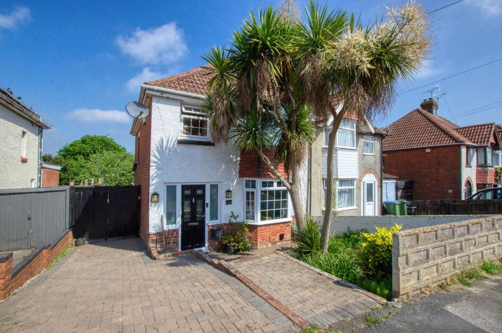 3 bed semi-detached house for saleCornwall Road, Southampton SO18