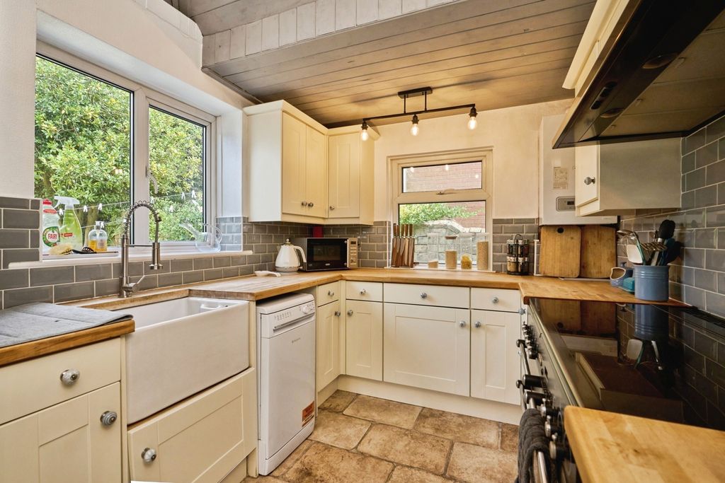 Additional image 6 of 4 bed detached house for saleCastle Road, Newport, Isle Of Wight PO30