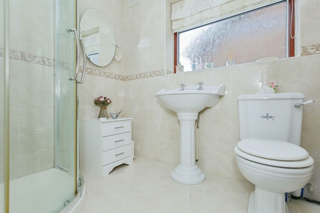 Additional image 14 of 3 bed semi-detached house for saleKew Drive, Oadby, Leicester LE2
