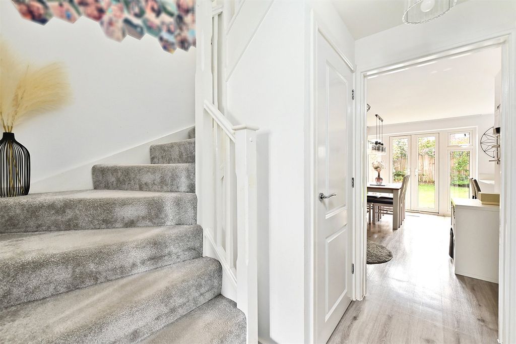 Additional image 14 of 4 bed detached house for saleBunch Grove, Yateley, Hampshire GU46