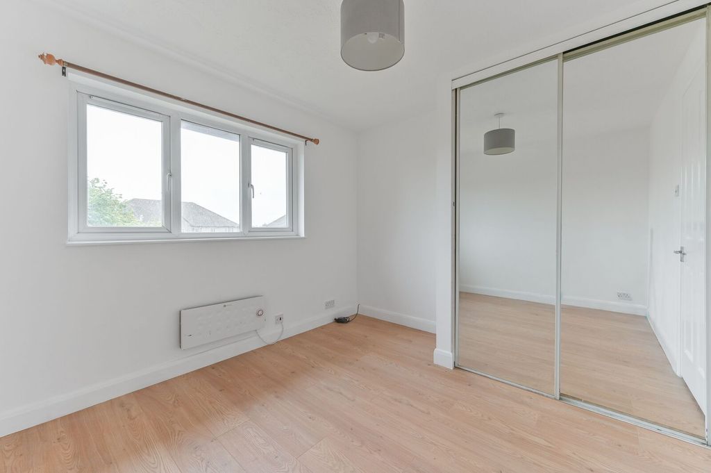 Additional image 7 of 2 bed flat for saleCotswold Way, Worcester Park KT4