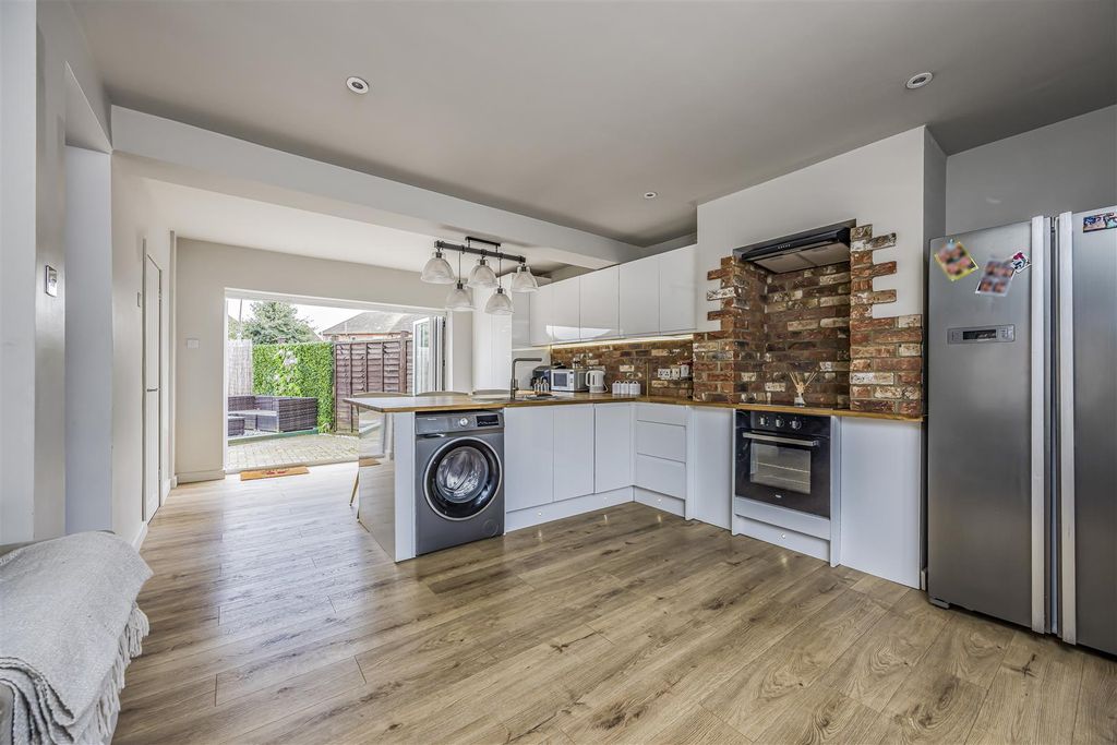 Additional image 3 of 3 bed semi-detached house for saleHilsea Crescent, Portsmouth PO2