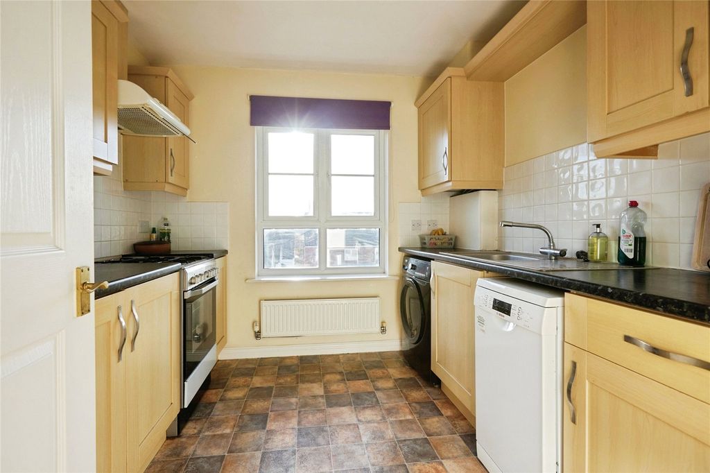 Additional image 6 of 2 bed flat for saleWren Place, Gillingham, Dorset SP8