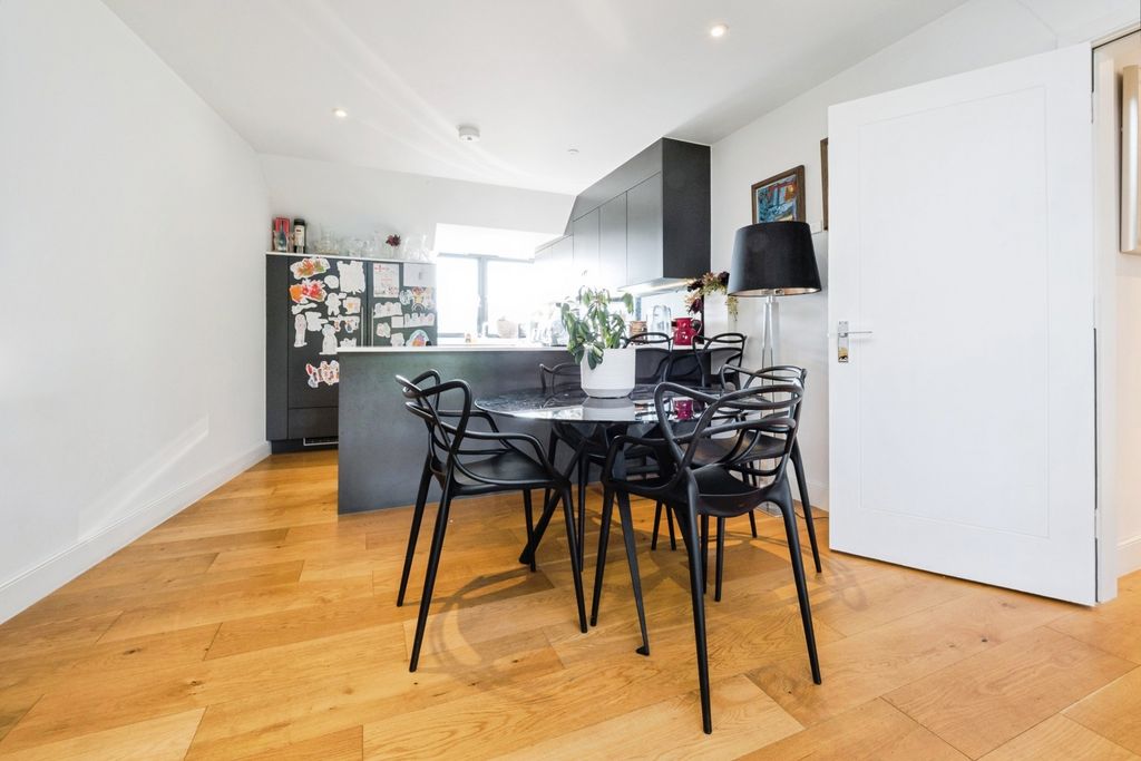 Additional image 3 of 3 bed flat for saleJohnston Road, Woodford Green IG8