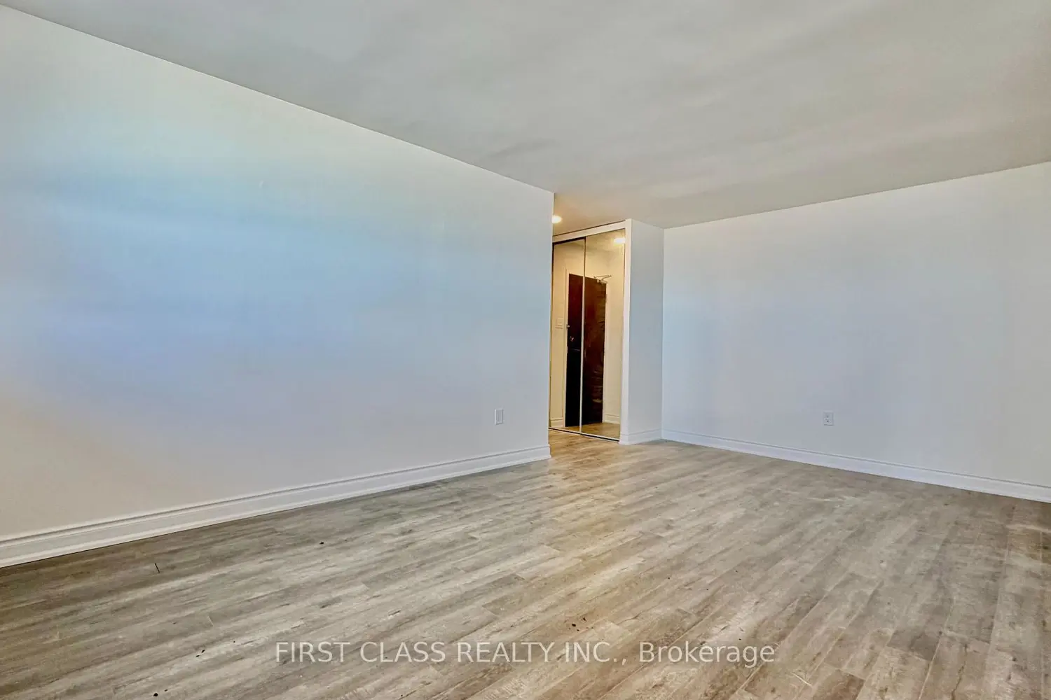 Additional image 9 of 541 Blackthorn Avenue 1415