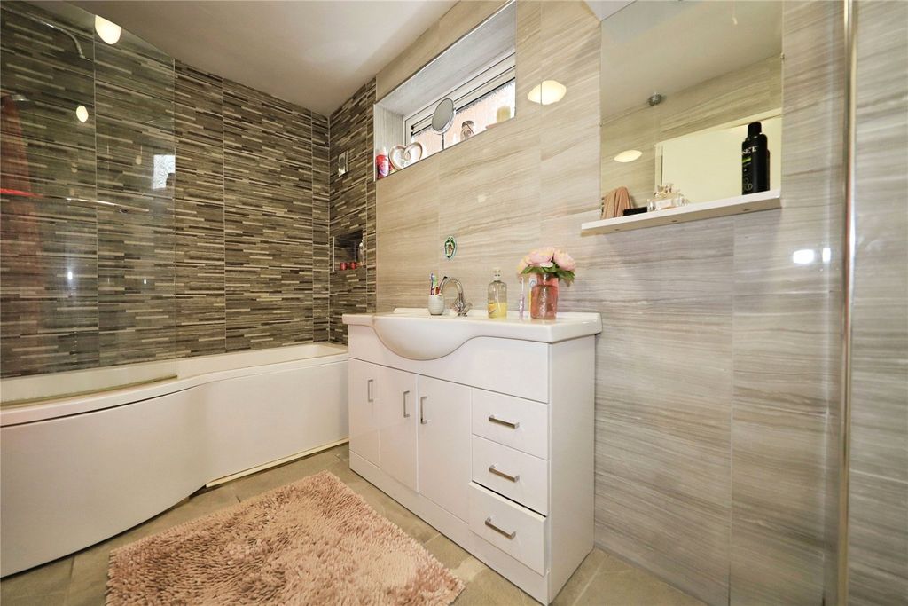Additional image 4 of 2 bed flat for saleBromfield Court, Mount Road, Tettenhall Wood, Wolverhampton WV6