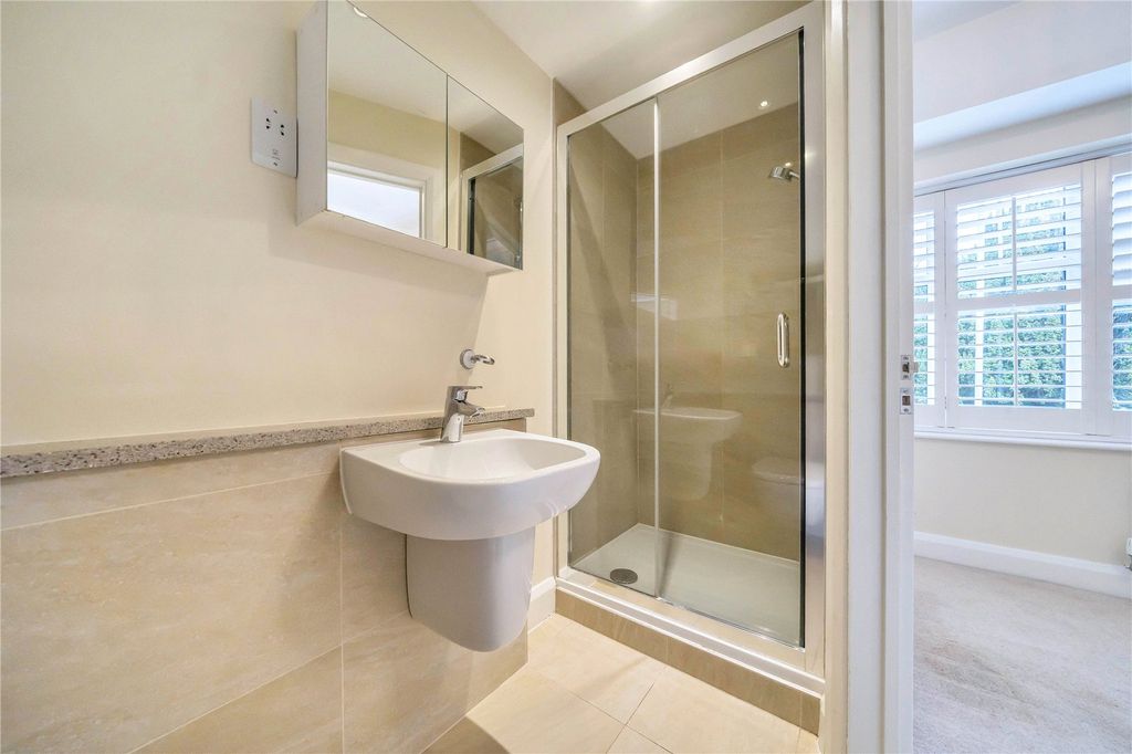 Additional image 10 of 2 bed flat for saleMilton Road, Wokingham, Berkshire RG40