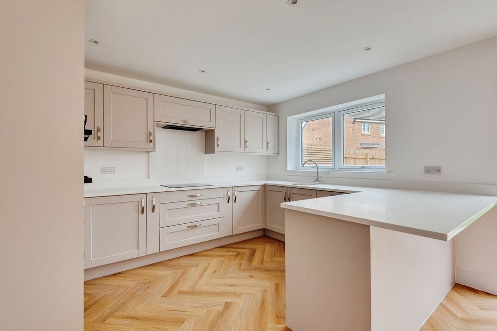 Additional image 6 of 5 bed detached house for saleVictoria Place, Bevan Way, Widnes, Cheshire WA8