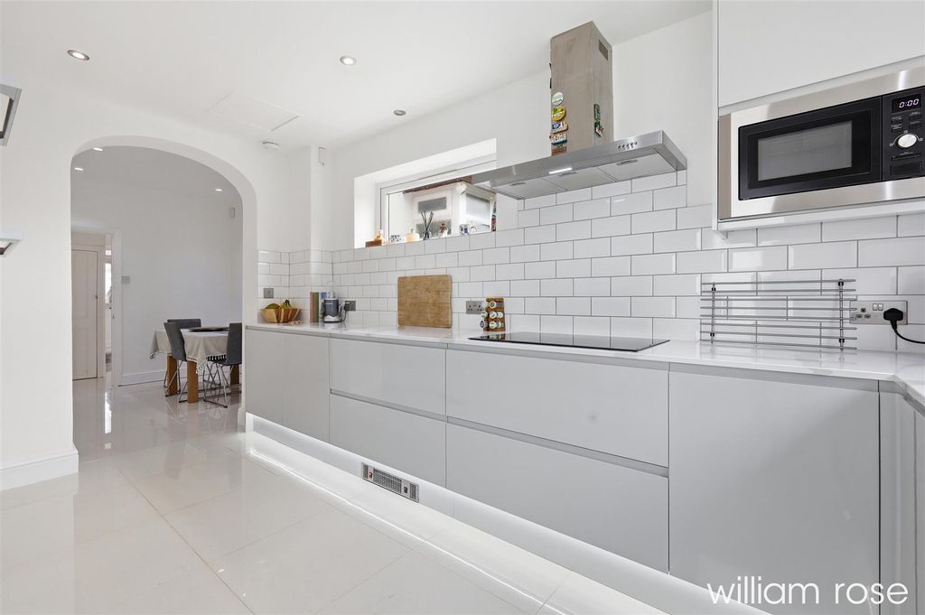 Additional image 8 of 4 bed detached house for salePrinces Avenue, Woodford Green IG8