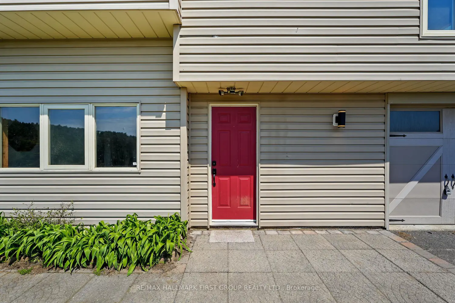 110 Davis Road photo 3