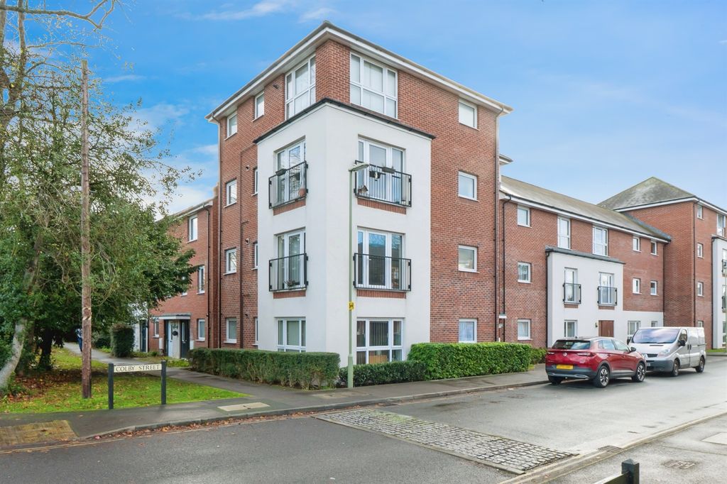 2 bed flat for saleColby Street, Southampton SO16
