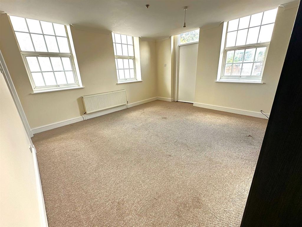 Additional image 16 of 3 bed flat for saleRockingham Road, Cottingham LE16