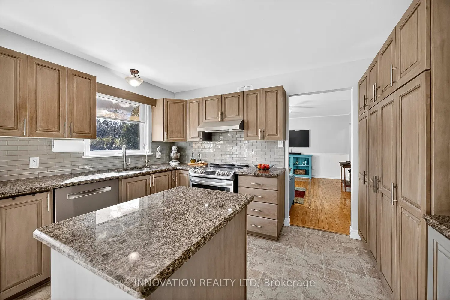 Additional image 4 of 201 Greystone Crescent