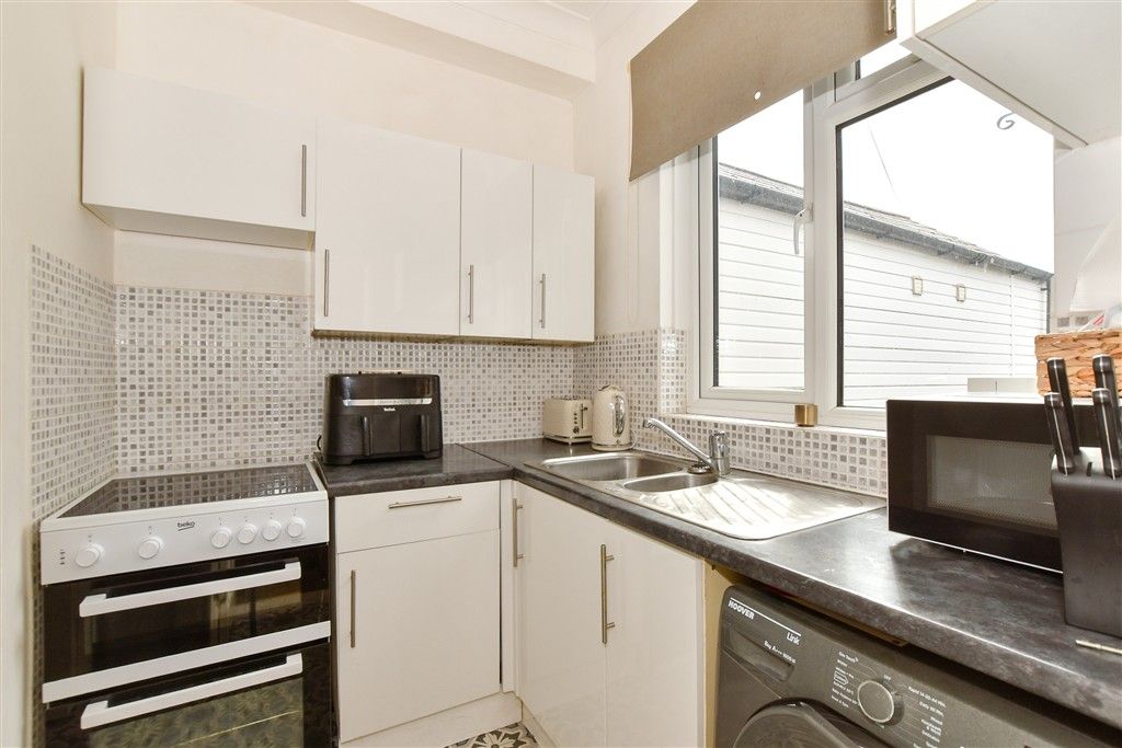 Additional image 5 of 1 bed flat for saleCarisbrooke Road, Newport, Isle Of Wight PO30