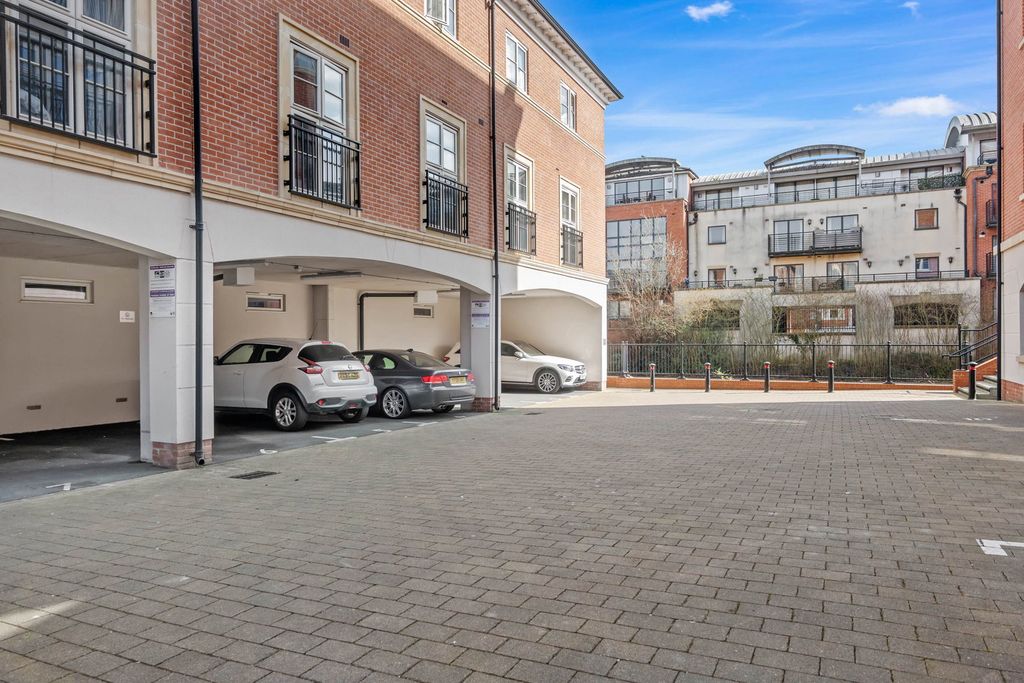 Additional image 8 of 2 bed flat for saleApartment 10, Biscuit Kiln House, Princes Drive, Diglis, Worcester. WR1
