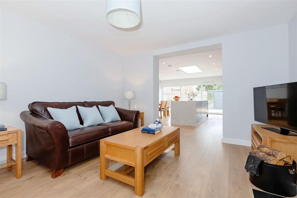 Additional image 13 of 3 bed flat for saleWallace Avenue, Worthing BN11