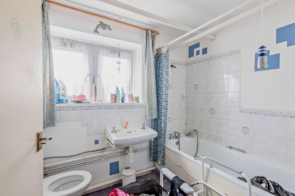 Additional image 11 of 3 bed flat for saleHalstead Road, Portsmouth PO6