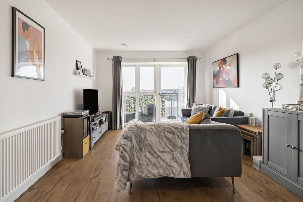 Additional image 5 of 2 bed flat for salePalmer Court, Pitcher Lane, Ashford TW15