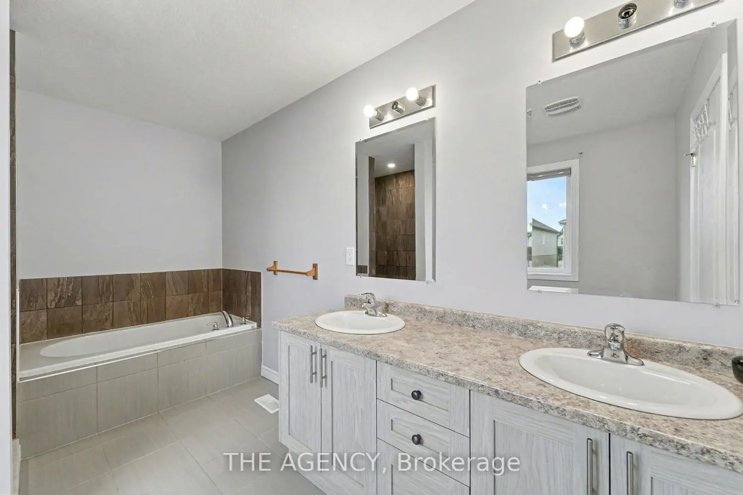 Additional image 17 of 2356 Constance Avenue