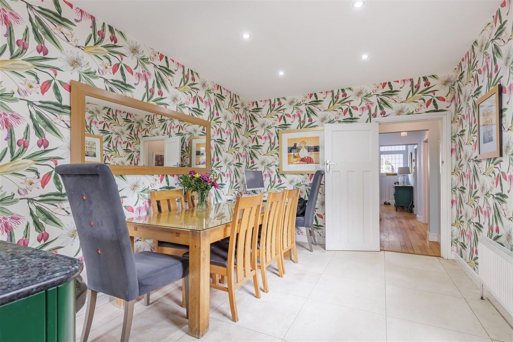 Additional image 15 of 5 bed semi-detached house for saleQueens Avenue, Woodford Green IG8