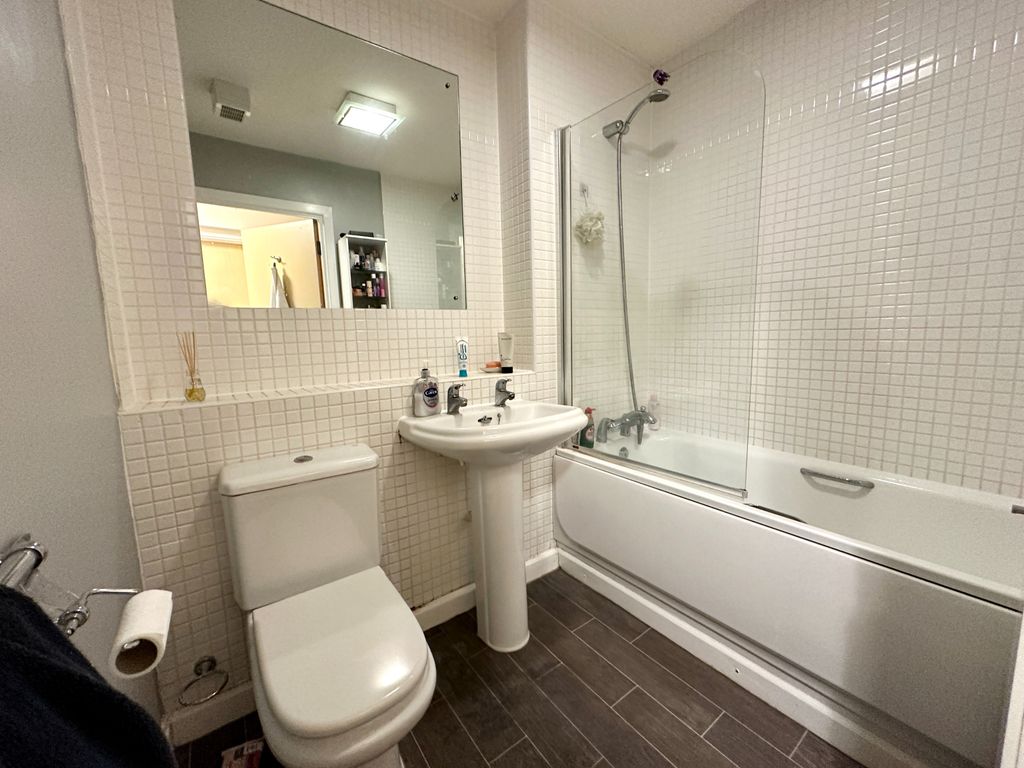 Additional image 11 of 2 bed flat for saleCastlecroft Road, Castlecroft, Wolverhampton WV3