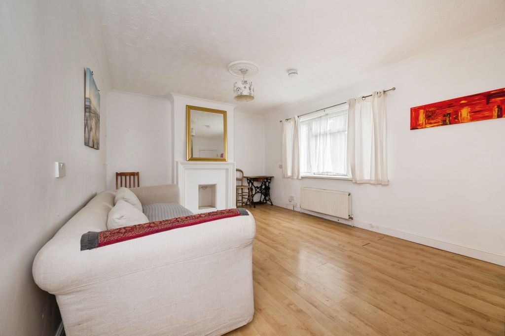 Additional image 4 of 4 bed semi-detached house for saleWoodcote Road, Southampton SO17