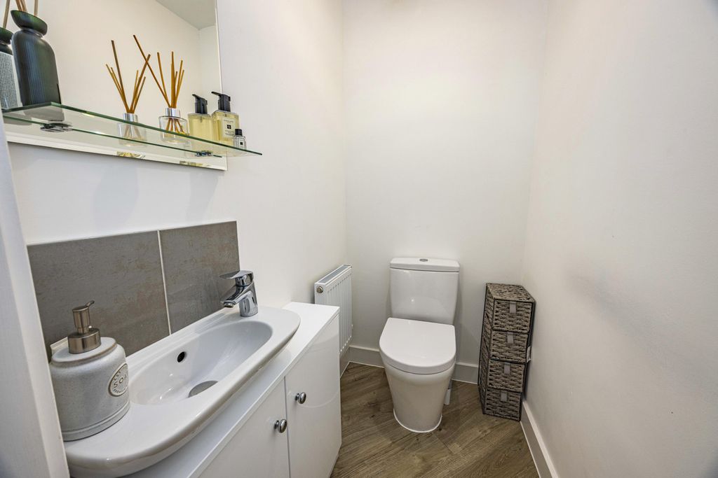 Additional image 15 of 3 bed semi-detached house for saleWoolsthorpe Close, Melton Mowbray LE13