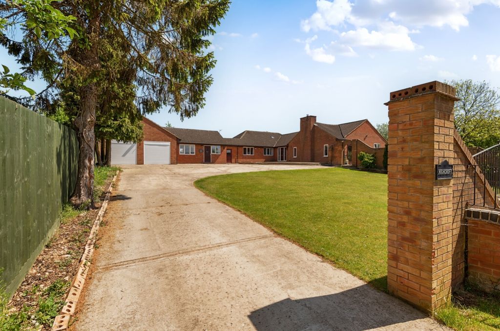 5 bed detached bungalow for saleBack Lane, Colsterworth, Grantham, Lincolnshire NG33