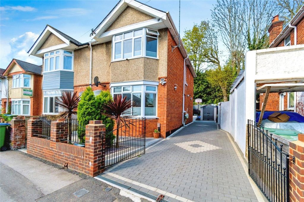 3 bed semi-detached house for saleOsborne Road South, Southampton, Hampshire SO17
