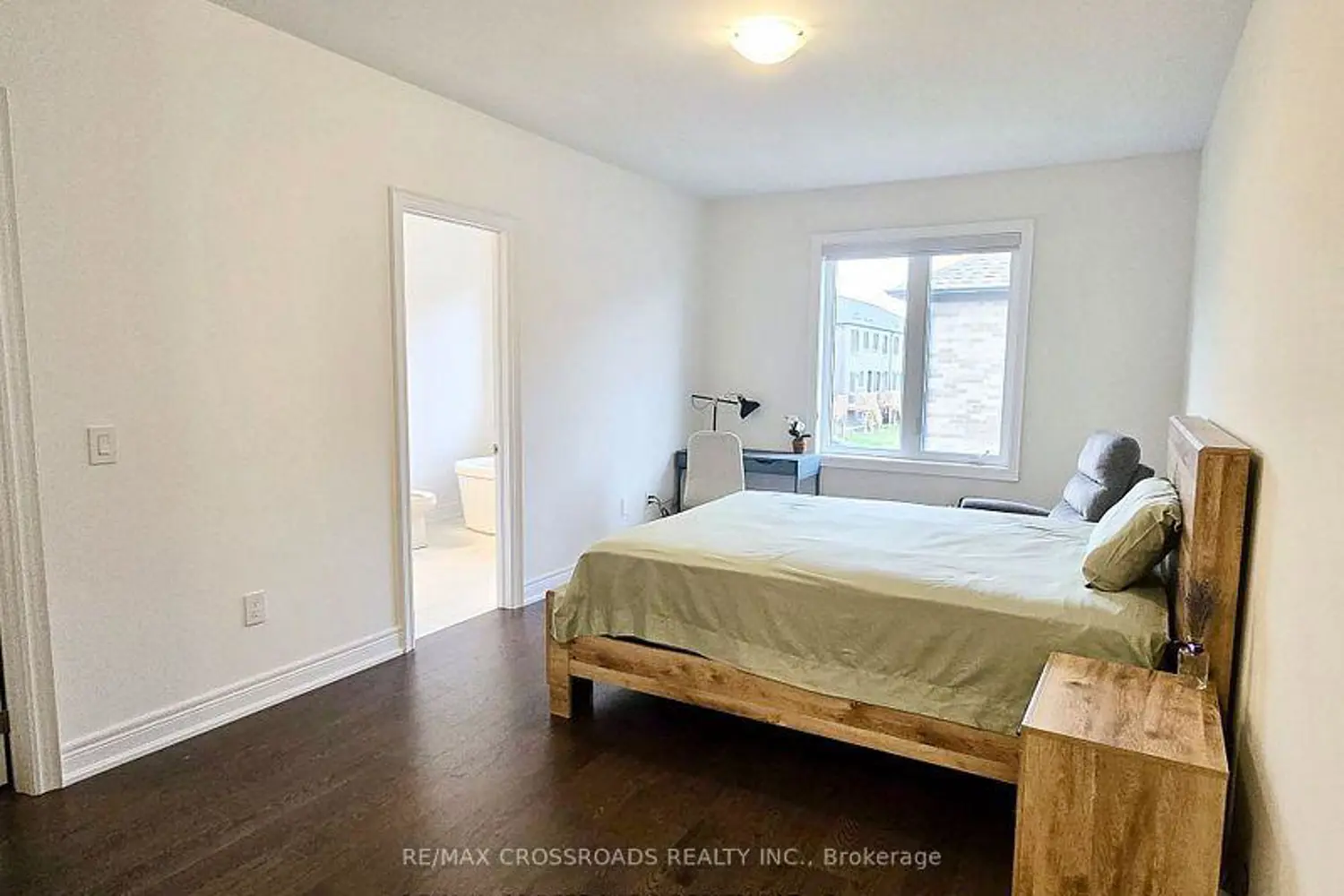 Additional image 11 of 12 Schmeltzer Crescent