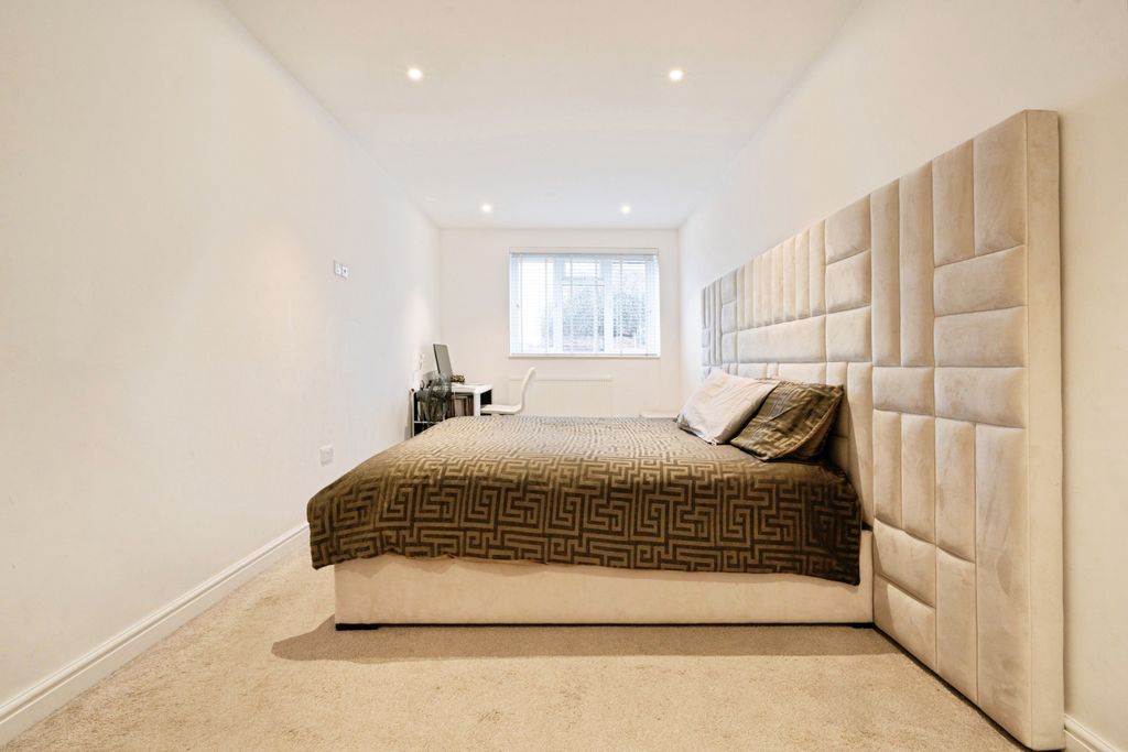 Additional image 13 of 2 bed maisonette for saleDenman Drive, Ashford TW15