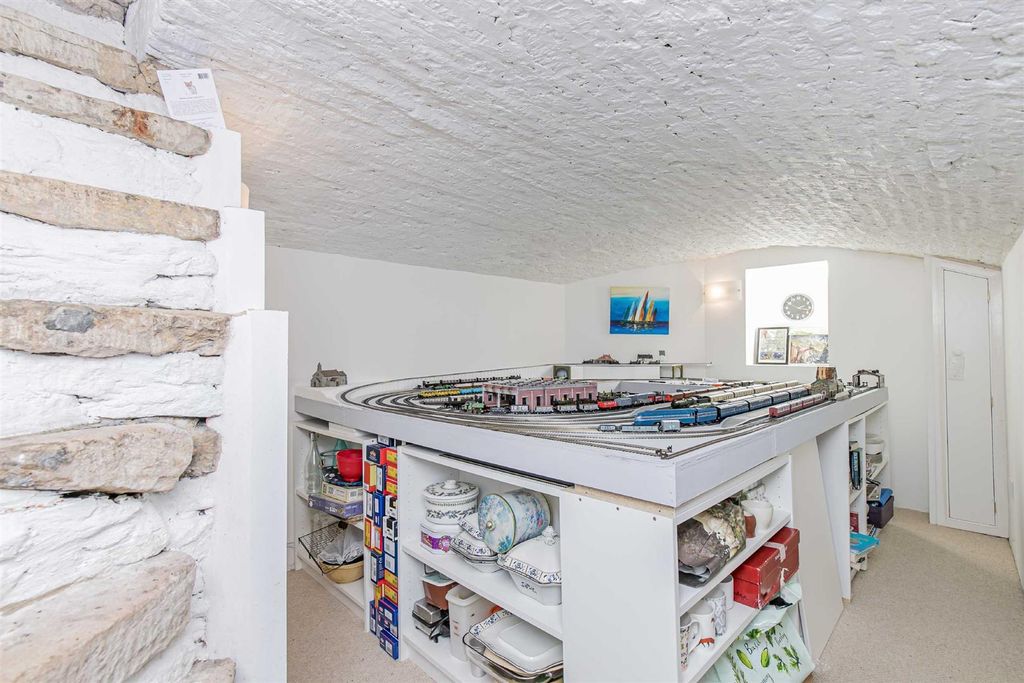Additional image 8 of 3 bed property for saleManor Road, Woodstock OX20