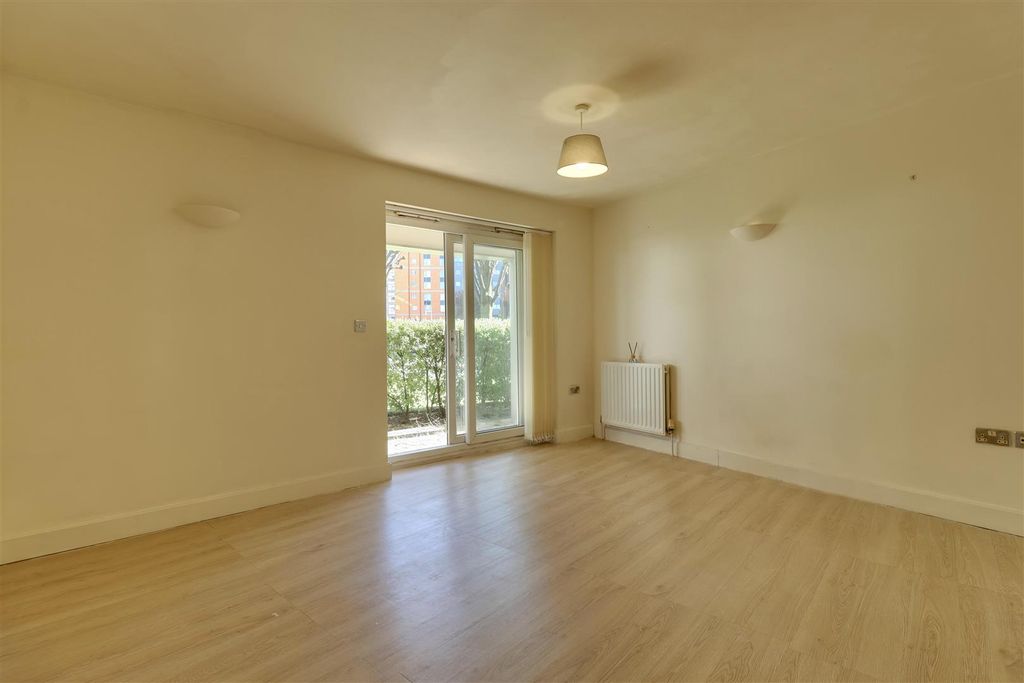 Additional image 4 of 1 bed flat for saleGunwharf Quays, Portsmouth PO1